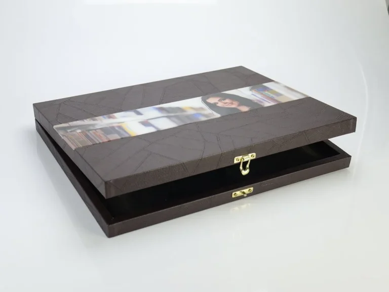 Maleta - meio aberto